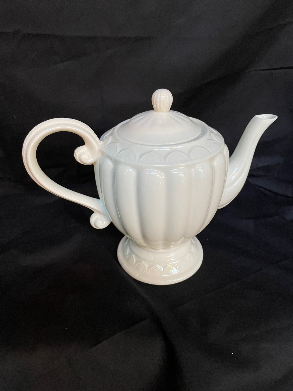 🦋Vintage Godinger White Ceramic Fluted Teapot Federal style